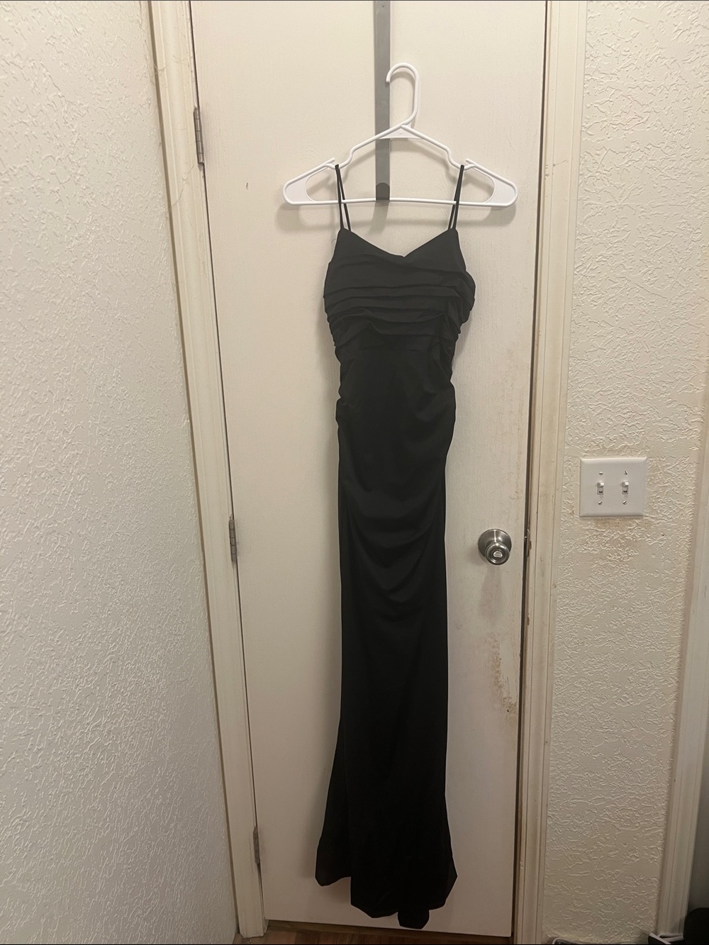 Elegant Black Spaghetti-Strap Prom Dress with Ruched Bodice